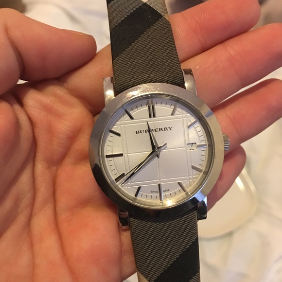 Burberry watch, silver with classic pattern strap - Picture 2 of 7